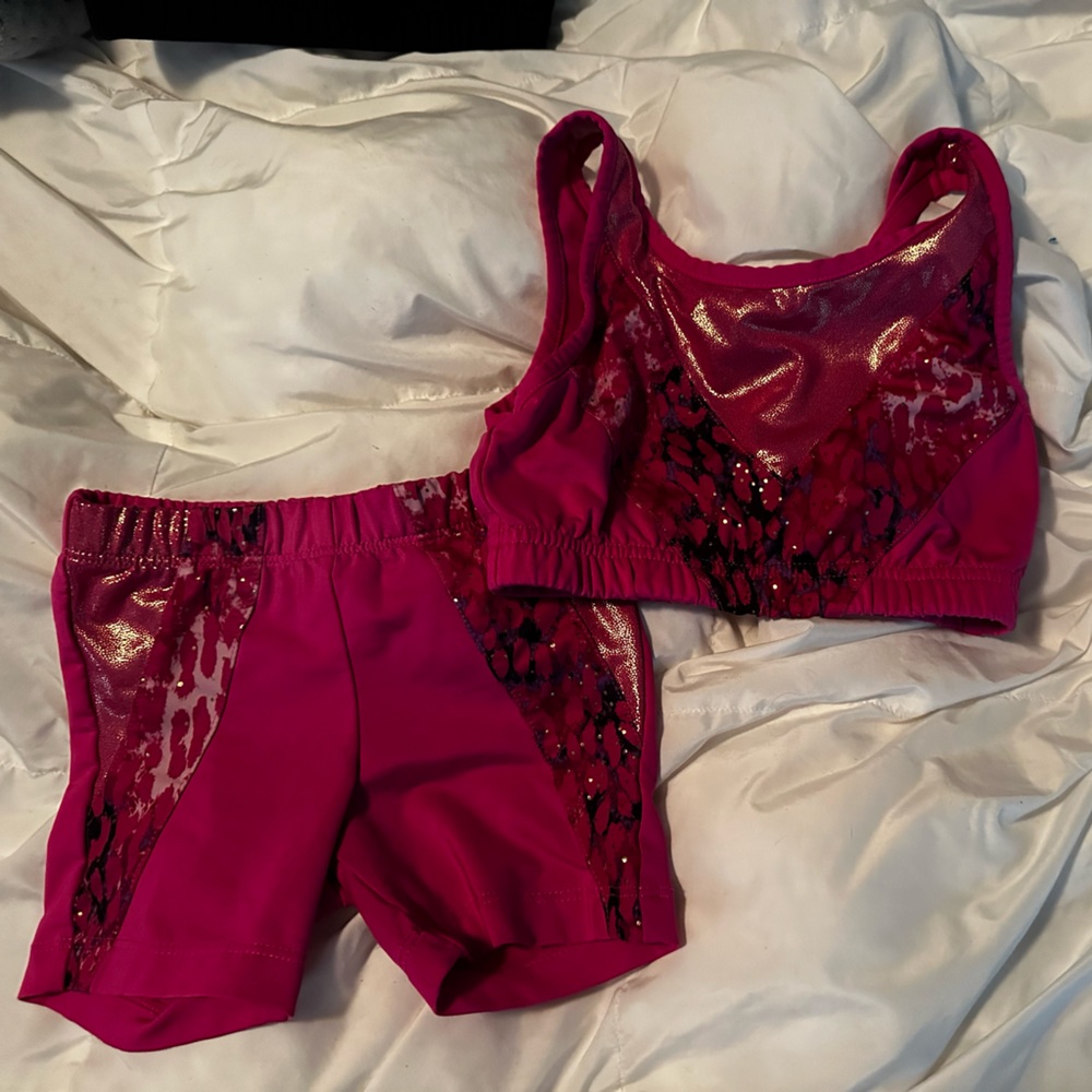 Little girls athletic sports bra and biker shorts set 🤸